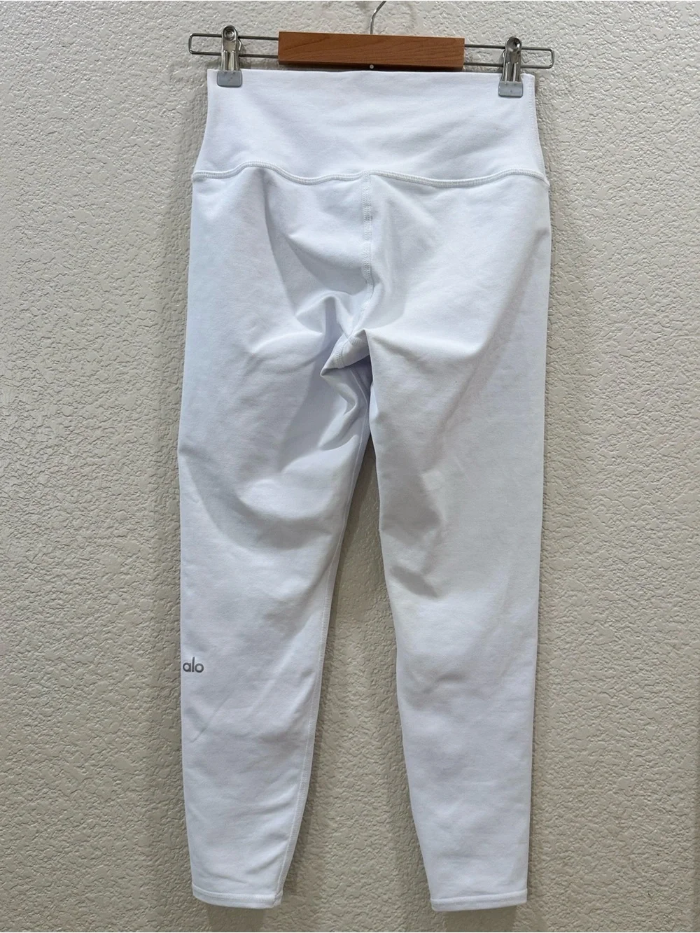 ALO Yoga classic white